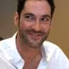 Tom Ellis en el 2015. Fuente: flickr. Autor: Sue Lukenbaugh