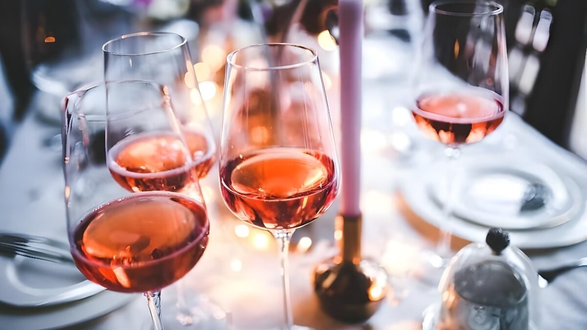 Hombres y mujeres, a la par en el consumo de alcohol