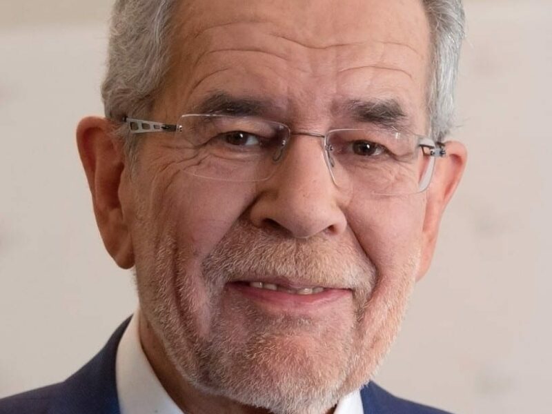 Van der Bellen vence en Austria
