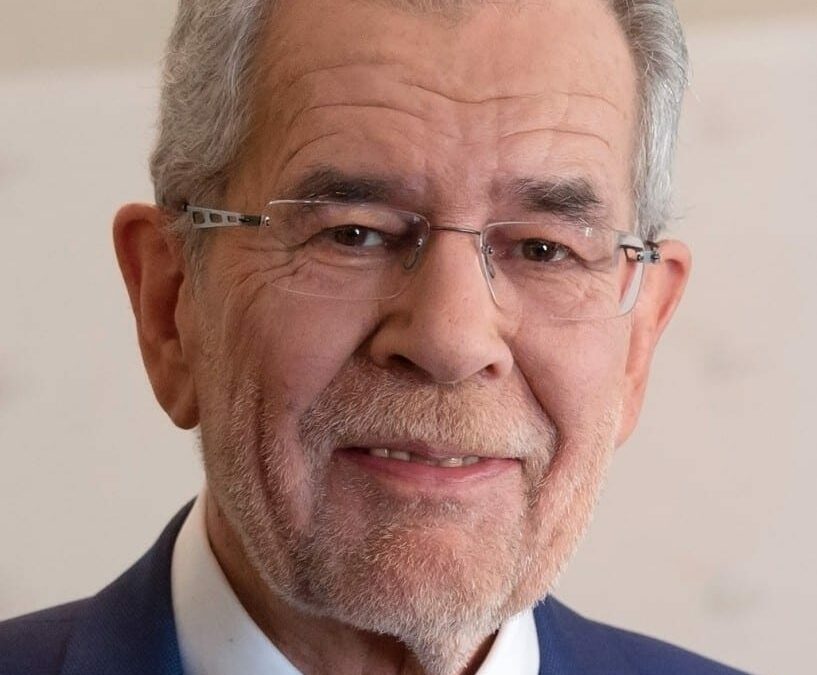 Van der Bellen vence en Austria