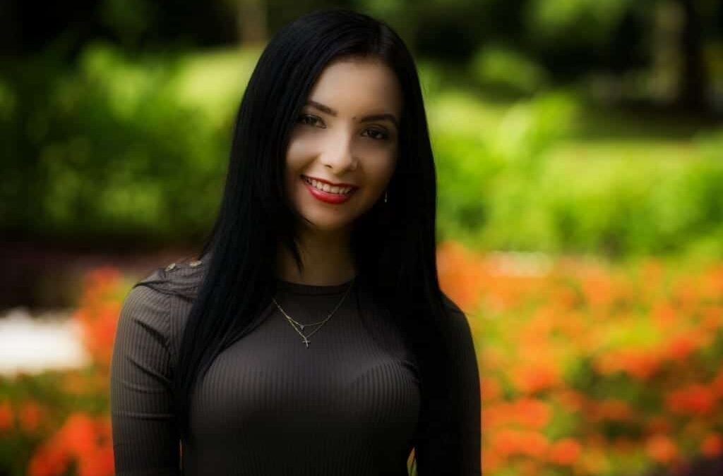 Ya disponible ‘El acecho de los inmortales’, la indispensable opera prima de Yoselin Goncalves