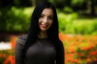 Ya disponible ‘El acecho de los inmortales’, la indispensable opera prima de Yoselin Goncalves