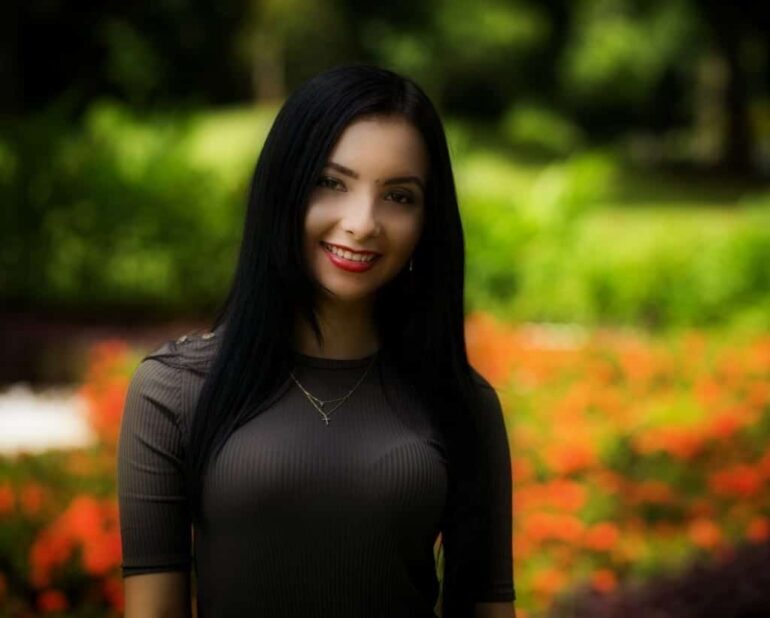 Ya disponible ‘El acecho de los inmortales’, la indispensable opera prima de Yoselin Goncalves