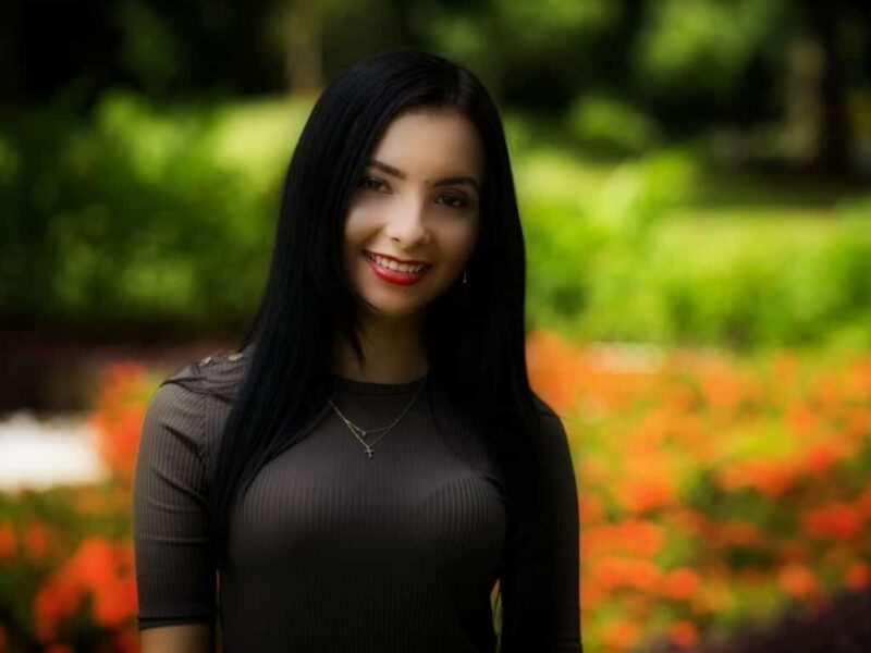 Ya disponible ‘El acecho de los inmortales’, la indispensable opera prima de Yoselin Goncalves