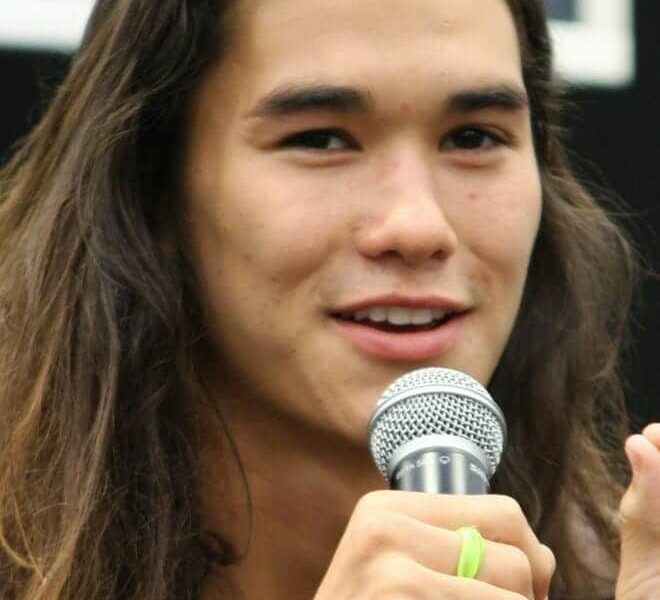 Famosos Nacidos Hoy: Jerry Trainor, Booboo Stewart