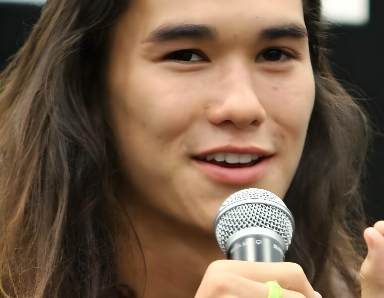 Famosos Nacidos Hoy: Jerry Trainor, Booboo Stewart
