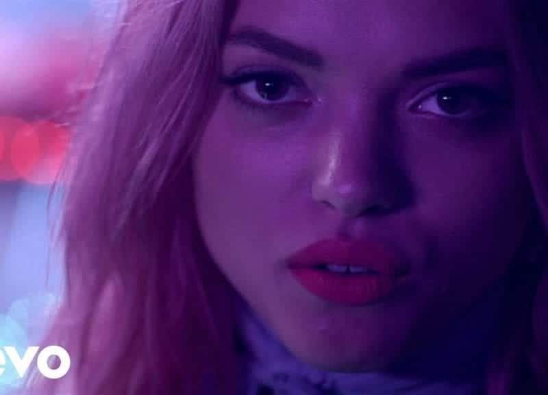 Famosos Ncidos Hoy: Nia Lovelis, Colin Morgan