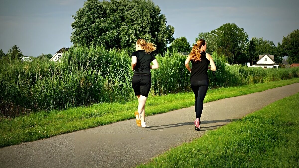 Las mujeres que practican deporte regularmente tienen menos probabilidades de sufrir cáncer de mama