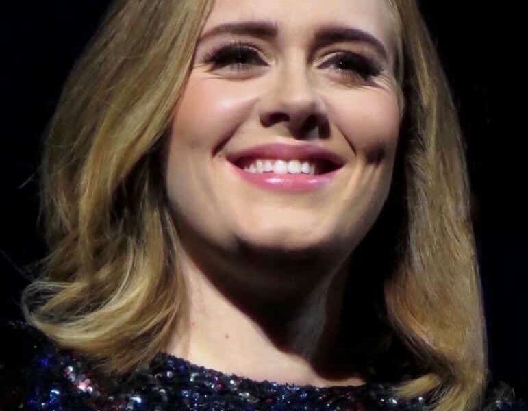 Adele reina en los Grammy 2017 con los cinco premios a los que optaba