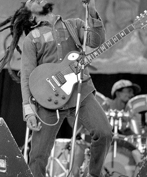 Famosos Nacidos Hoy: Bob Marley, Crystal Reed