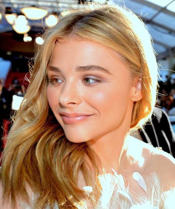 Chloë Grace Moretz y Emma Roberts nacieron tal día como hoy