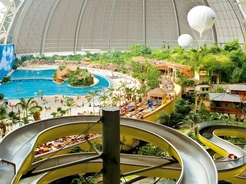 Tropical Islands, el centro de ocio que está de moda en Brandenburgo, Alemania