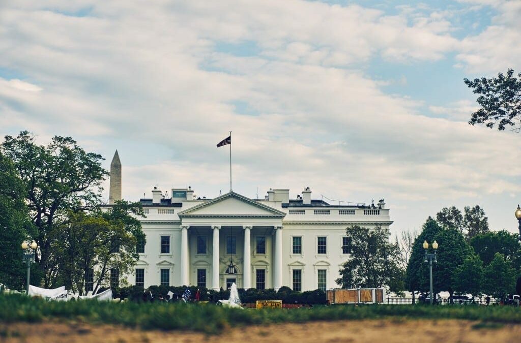 La CNN y el NY Times vetados por la Casa Blanca en una sesión informativa