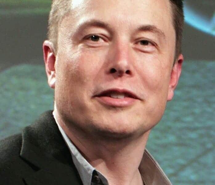 Elon Musk quiere conectar el cerebro con el ordenador