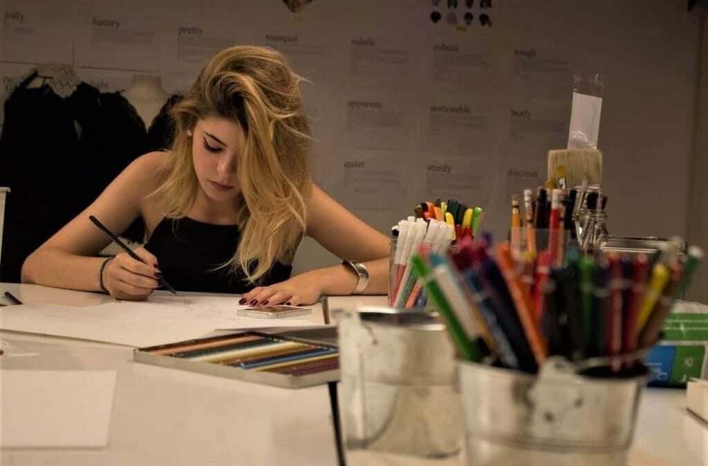 Aprender a crear un libro de arte: taller gratuito para jóvenes en La Noche de los Libros