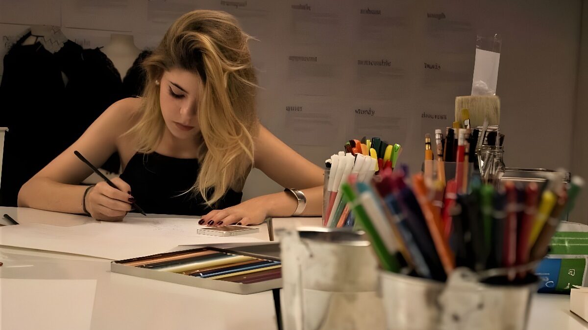Aprender a crear un libro de arte: taller gratuito para jóvenes en La Noche de los Libros