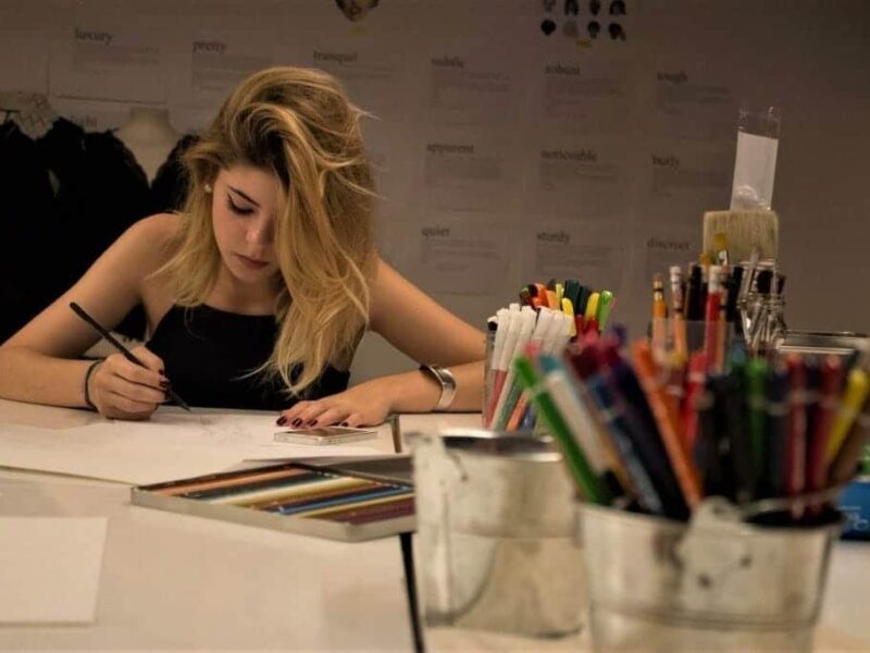 Aprender a crear un libro de arte: taller gratuito para jóvenes en La Noche de los Libros