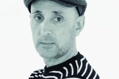 Ya a la venta ‘Un diván en la playa’, la ópera prima del periodista Ramón Olaso