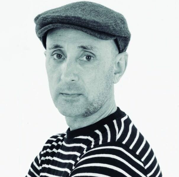 Ya a la venta ‘Un diván en la playa’, la ópera prima del periodista Ramón Olaso