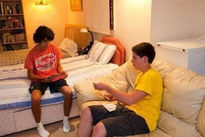 Factores que influyen en la elección de un campamento de verano en inglés