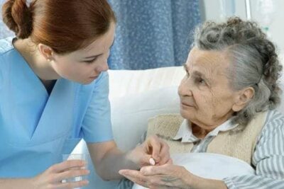 La atención sociosanitaria, una salida profesional en auge