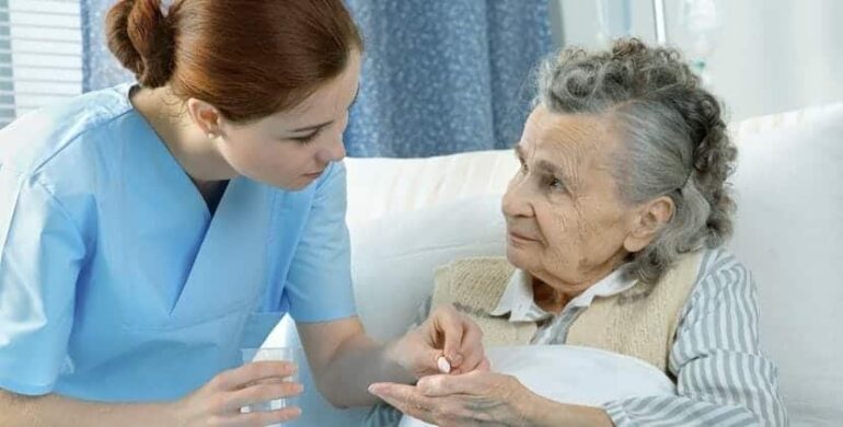 La atención sociosanitaria, una salida profesional en auge