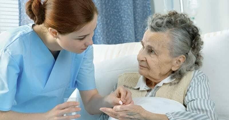 La atención sociosanitaria, una salida profesional en auge