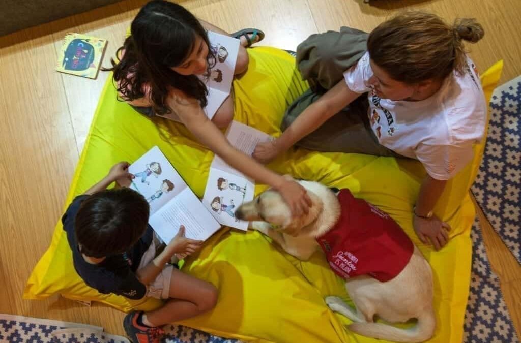 PURINA y CTAC celebran un taller de lectura con perros en la Feria del Libro de Madrid 2017