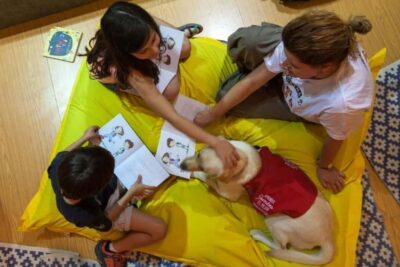 PURINA y CTAC celebran un taller de lectura con perros en la Feria del Libro de Madrid 2017