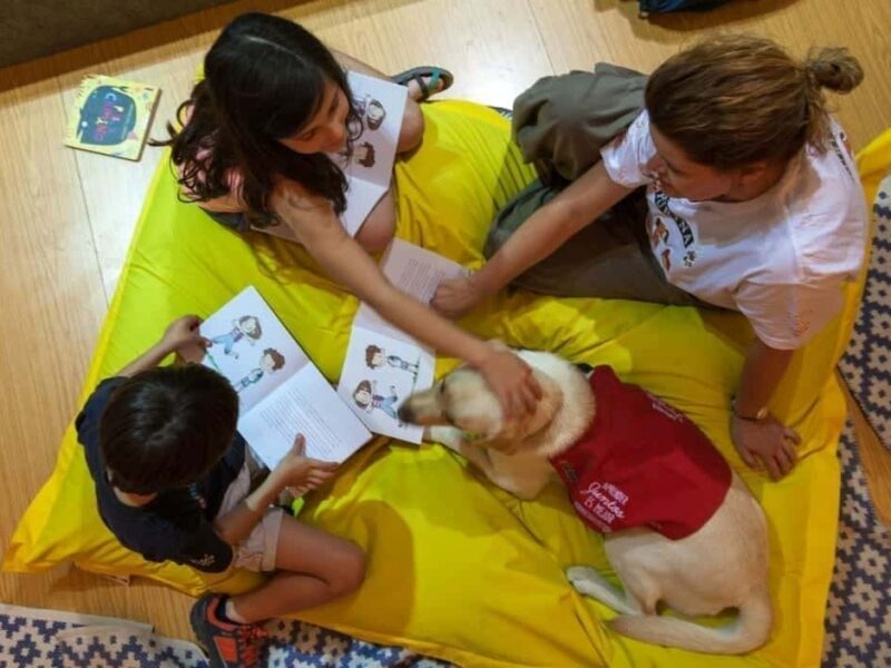 PURINA y CTAC celebran un taller de lectura con perros en la Feria del Libro de Madrid 2017