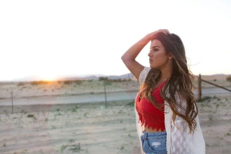 Sara Serena, la primera artista española femenina en tener un número 1 en la radio americana