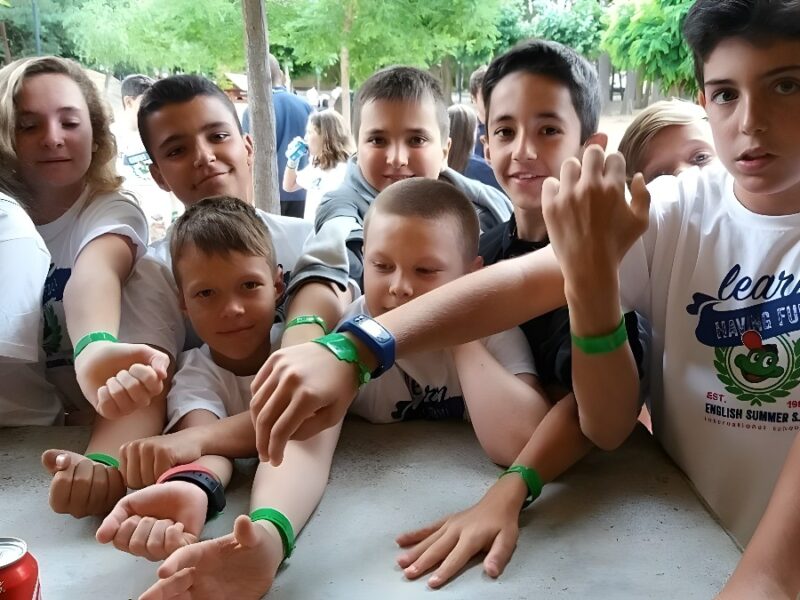 Campamentos de verano con pulseras inteligentes