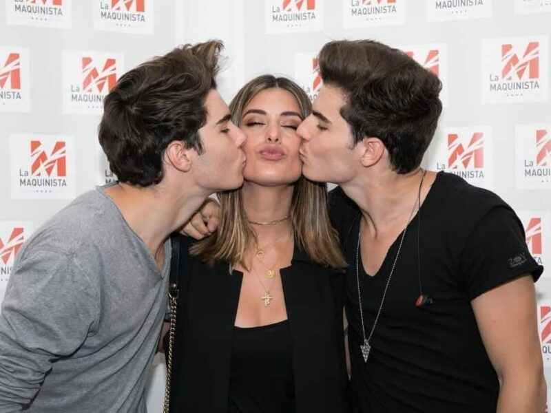 Gemeliers y Dulceida apoyan a jóvenes talentos musicales en La Maquinista