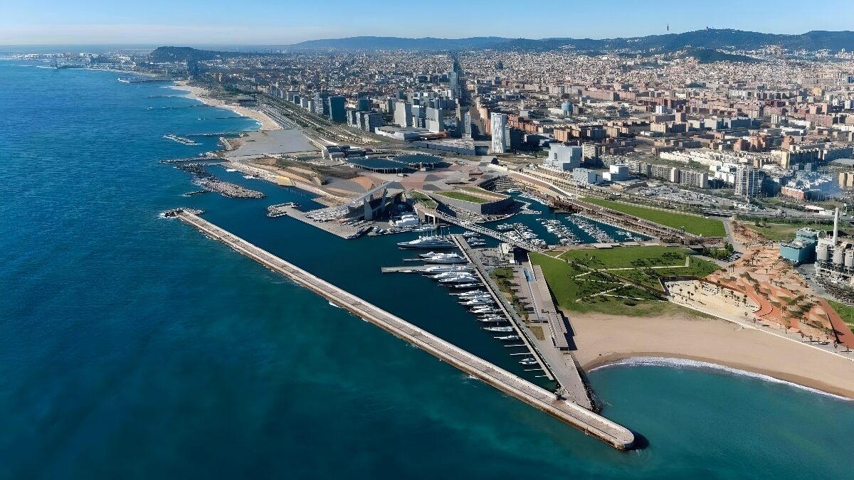 Port Fòrum sigue ampliando su actividad comercial en el ámbito de tierra