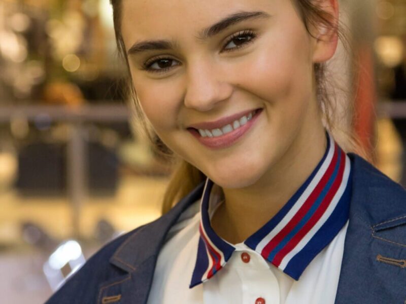 Stefanie Giesinger, Alexa PenaVega: Famosos Nacidos Hoy, 27 de agosto