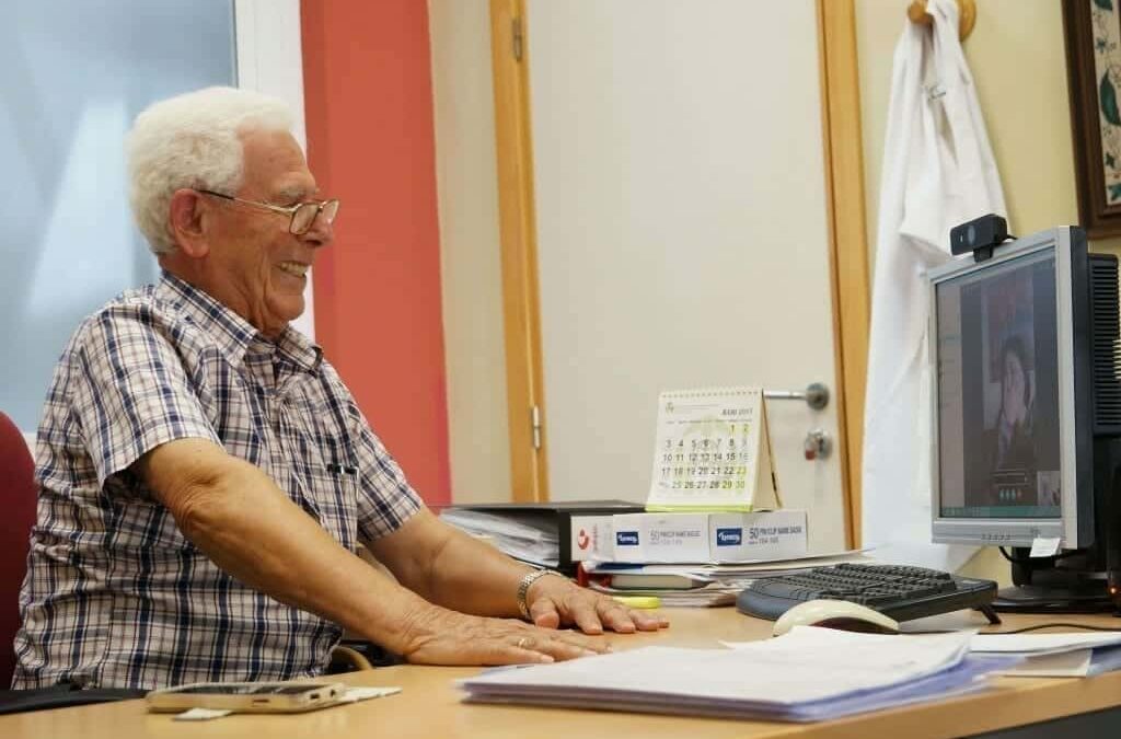 Experiencia pionera de ayuda mutua por internet entre personas mayores y universitarios ERASMUS