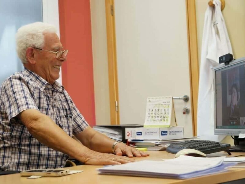 Experiencia pionera de ayuda mutua por internet entre personas mayores y universitarios ERASMUS