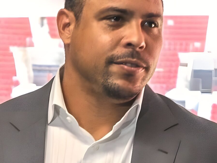 Ronaldo, Signa O’Keefe: Famosos Nacidos Hoy, 18 de septiembre