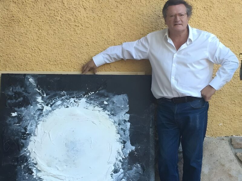 Inauguración de la exposición ‘De la Luz’ del dr. Vecilla, basada en su experiencia cercana a la muerte