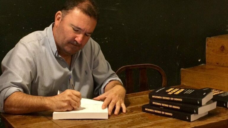 Terrorismo y lucha de poderes en la nueva novela de Andrés SanDemetrio: ‘Cuando los cerezos florezcan’