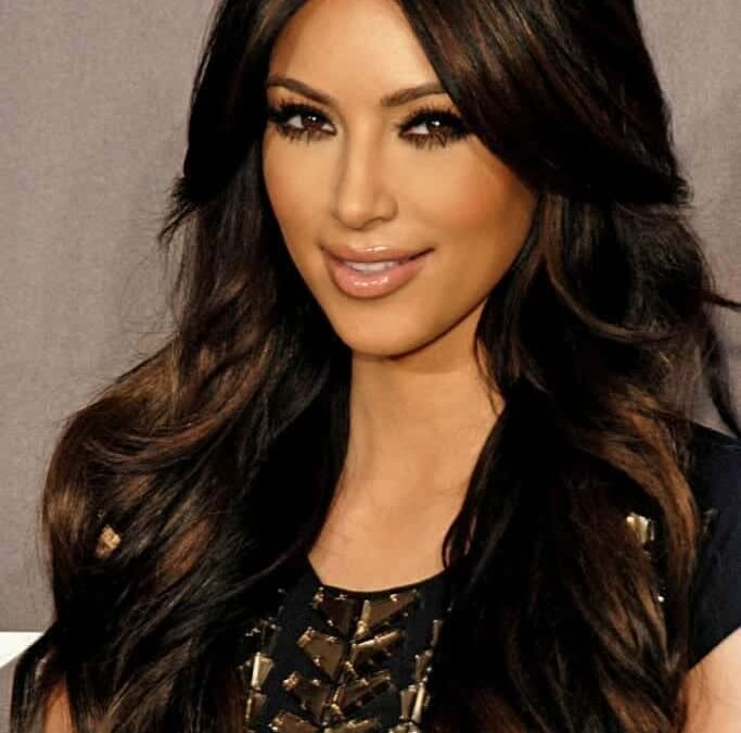 Kim Kardashian: Famosos Nacidos Hoy, 21 de octubre