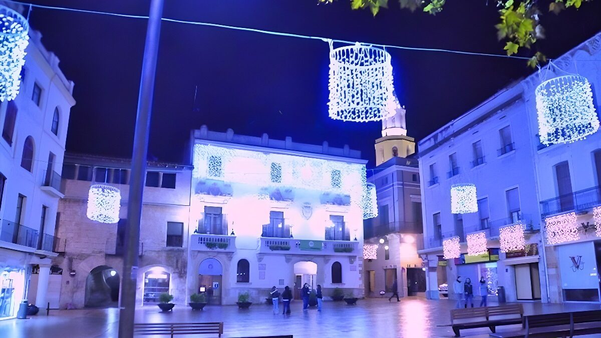 Viada ilumina de Navidad la ciudad