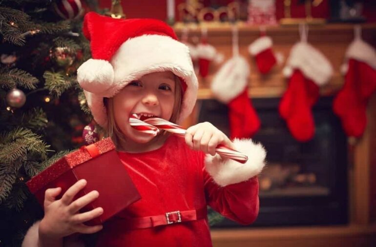 Consejos para mantener una boca sana en Navidad y los dulces que pueden amargar las fiestas