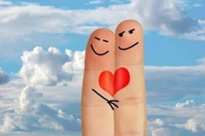 Amar no es mirarse el uno al otro sino más bien mirar ambos en la misma dirección