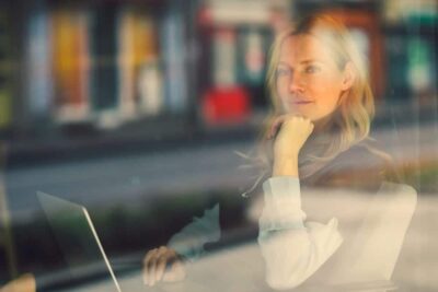 Karina Rando presenta sus técnicas de meditación Ho oponopono para empresarias