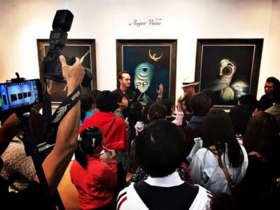 August Vilella: el pintor de la aureola onírica y el lenguaje mágico que invita a reflexionar al espectador