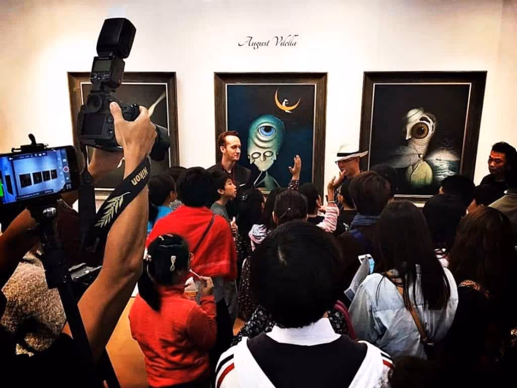 August Vilella: el pintor de la aureola onírica y el lenguaje mágico que invita a reflexionar al espectador