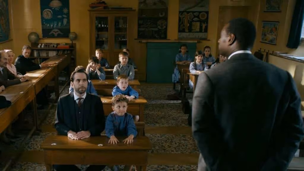 Image from the movie "El doctor de la felicidad"