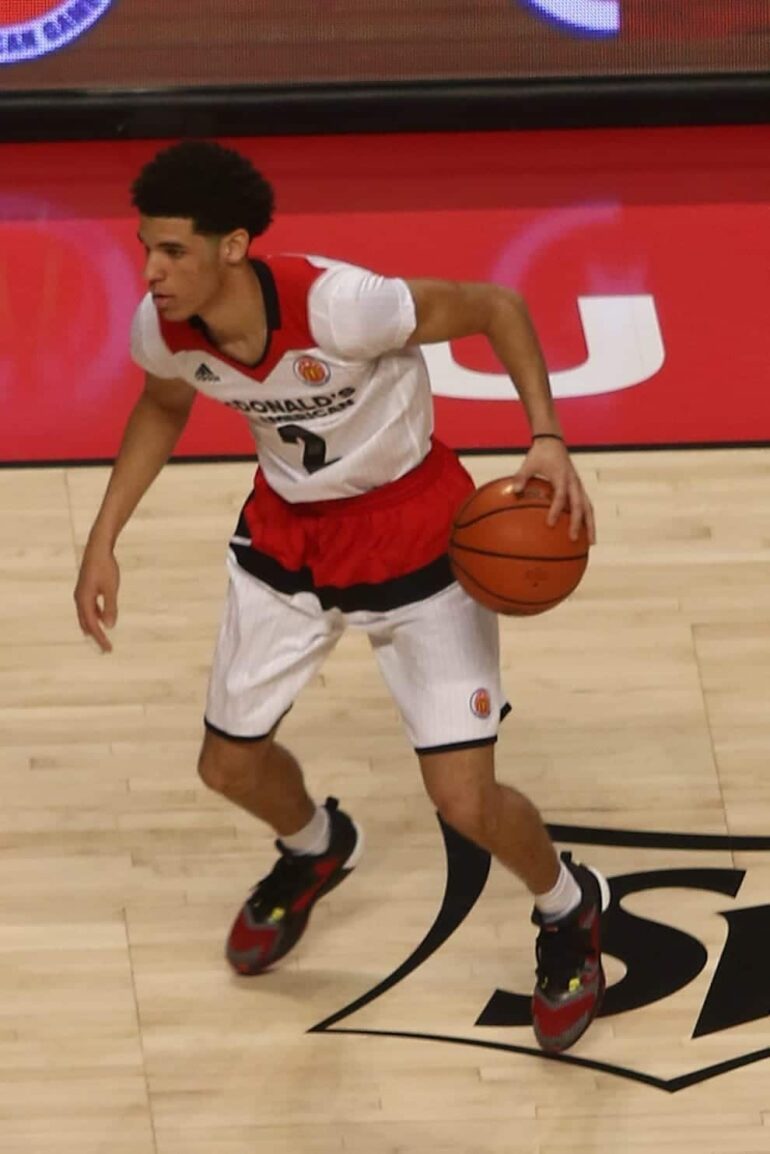 Lonzo Ball, Jugador de la NBA, Cumple 21 Años
