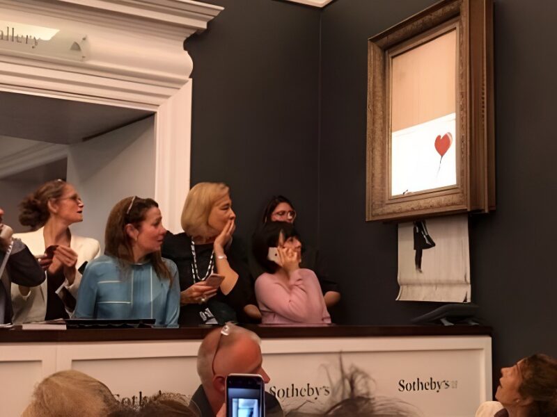 Una obra de Banksy se autodestruye